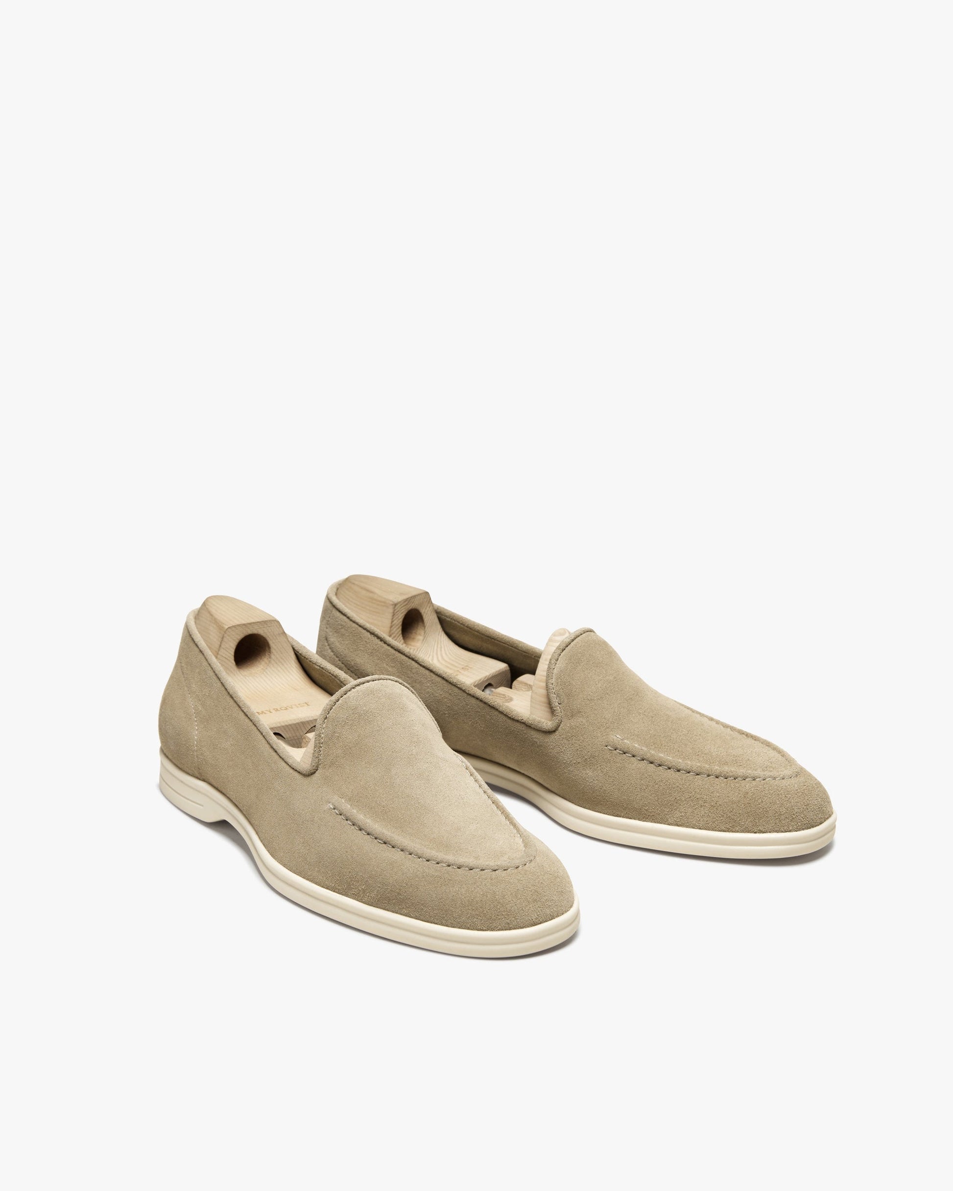 Brännö – Sand Suede