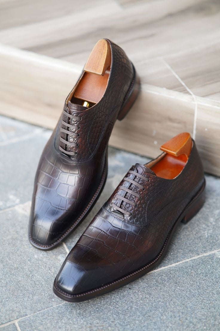 Discover Luxury with Men's Crocodile Texture Oxford Lace-Ups Shoes